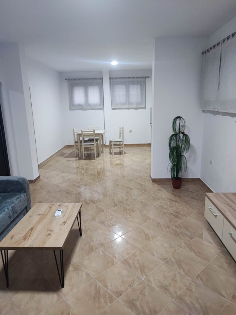 La cucina dell' appartamento in zona Shkallnur